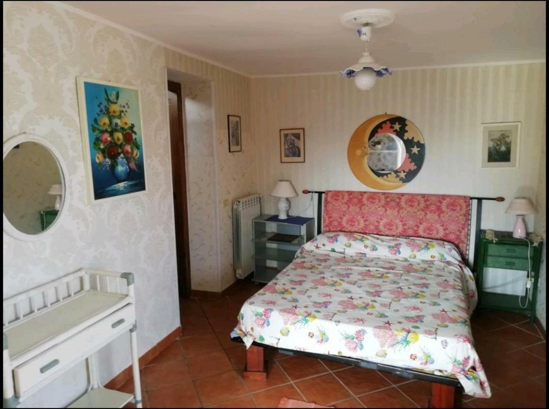 Via Emanuele De Deo, 23 * Neapel